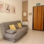 Pambnb - Cozy Beachfront With Pool Apartmán