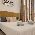Pambnb - Cozy Beachfront With Pool Apartmán
